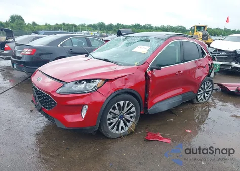 2020 Ford Escape Titanium z USA, uszkodzony, nr VIN 1FMCU9J9XLUA99423